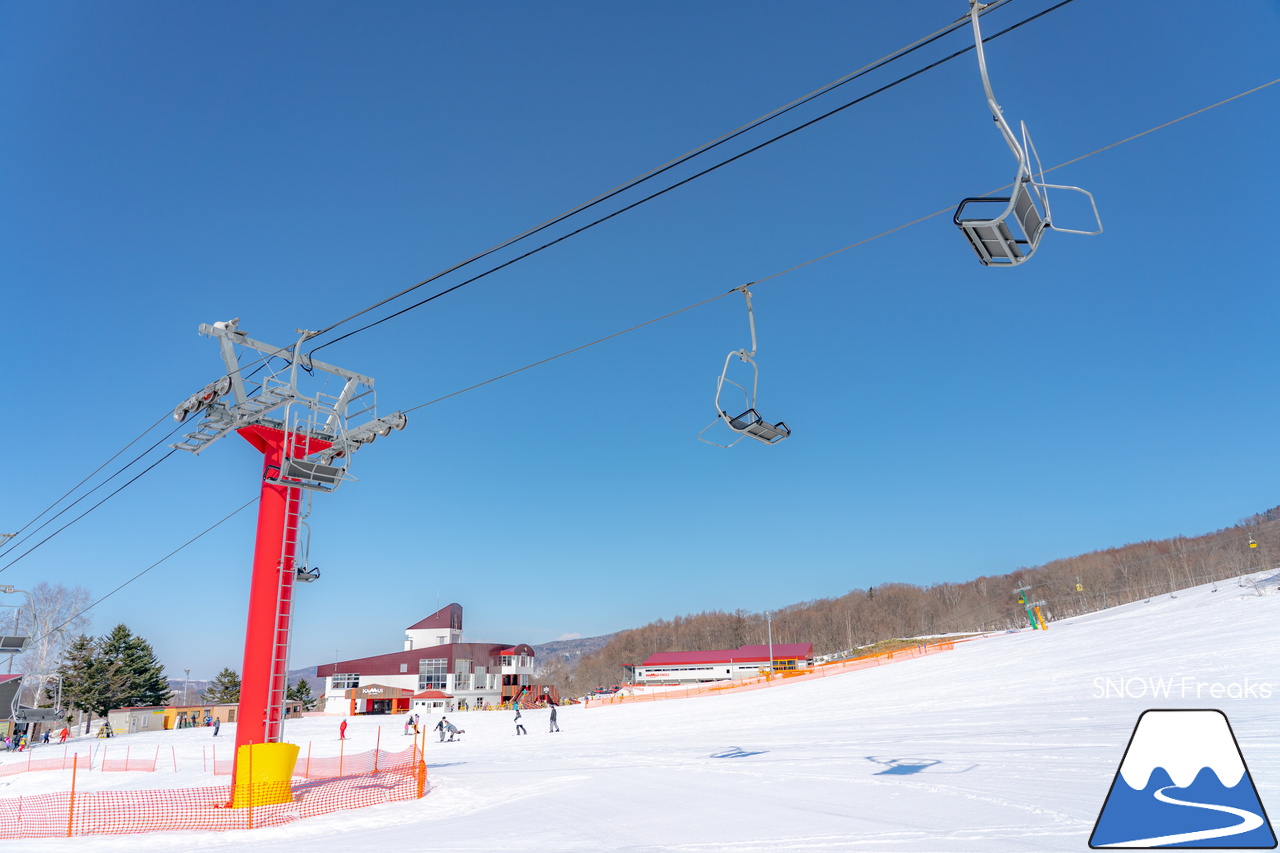 カムイスキーリンクス｜山頂から山麓までゲレンデには積雪たっぷり＆最新の自動券売機導入でチケット購入時の待ち時間も短縮。最高に気持ちの良い春スキーを楽しみましょう(^_-)-☆